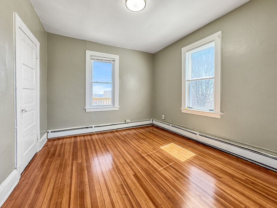 142-144 Clark St in Hartford, CT - Building Photo