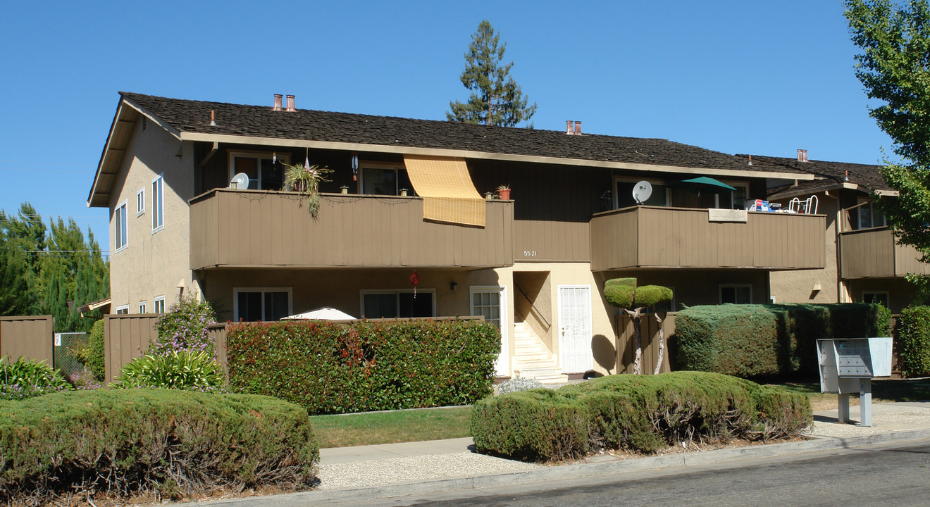 5521 Harlow Way in San Jose, CA - Building Photo