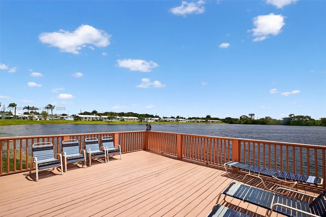 2200 Park Ln in Hollywood, FL - Building Photo