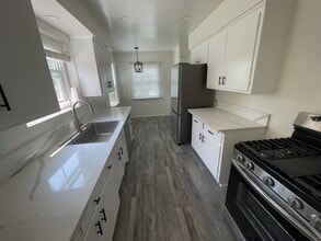 1215 Sonoma Dr in Altadena, CA - Building Photo - Building Photo