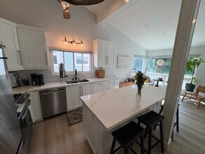 2700 Bayside Dr in Newport Beach, CA - Building Photo - Building Photo