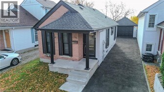 133 Wake Robin Dr in Kitchener, ON - Building Photo