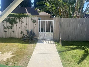 15432 Saticoy St in Los Angeles, CA - Building Photo - Building Photo