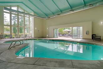 Woodland Commons in Bellevue, WA - Foto de edificio - Building Photo