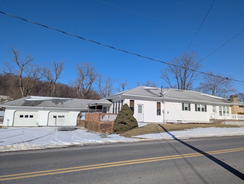 1334 Henrietta Rd in Martinsburg, PA - Building Photo