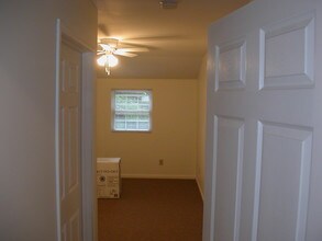 218 W Washington St, Unit 218 in Athens, OH - Building Photo - Building Photo
