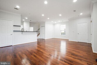 11325 Aristotle Dr in Fairfax, VA - Building Photo - Building Photo