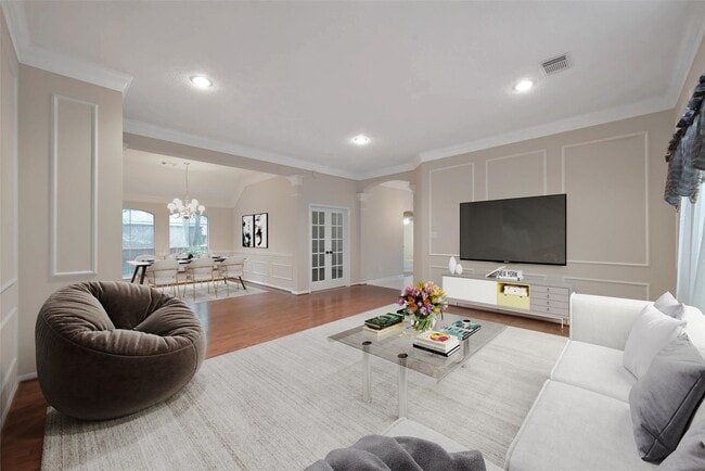 property at 14 Tethered Vine Pl
