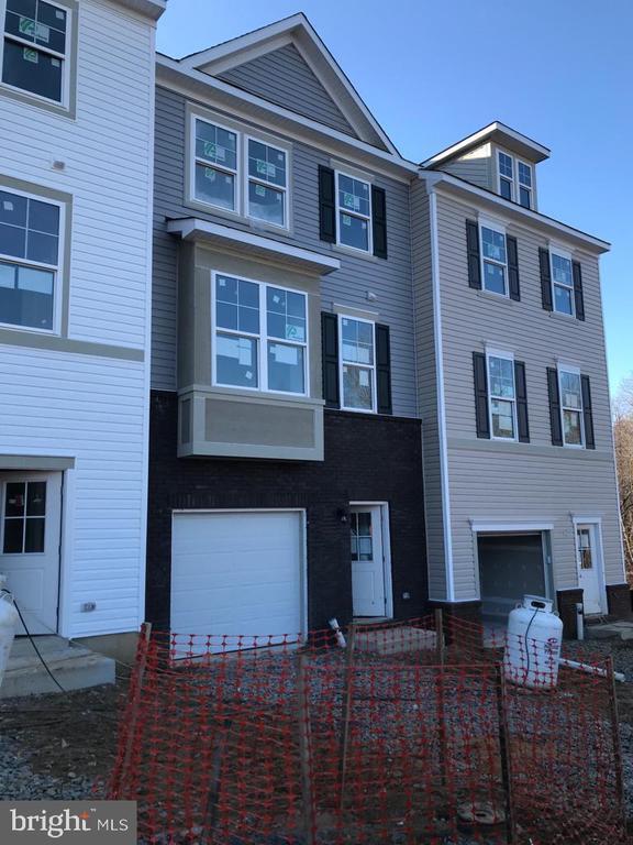 305 Barnwell Dr in Stafford, VA - Foto de edificio - Building Photo