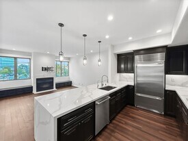 115 W Montecito Wy in San Diego, CA - Building Photo