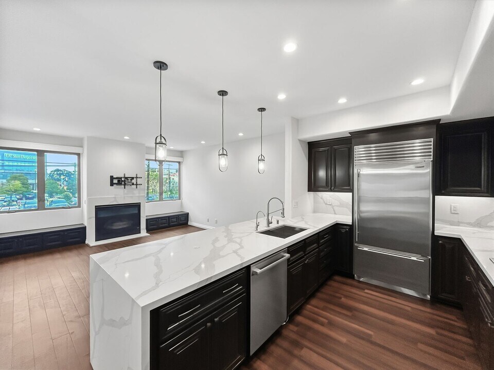 115 W Montecito Wy in San Diego, CA - Building Photo