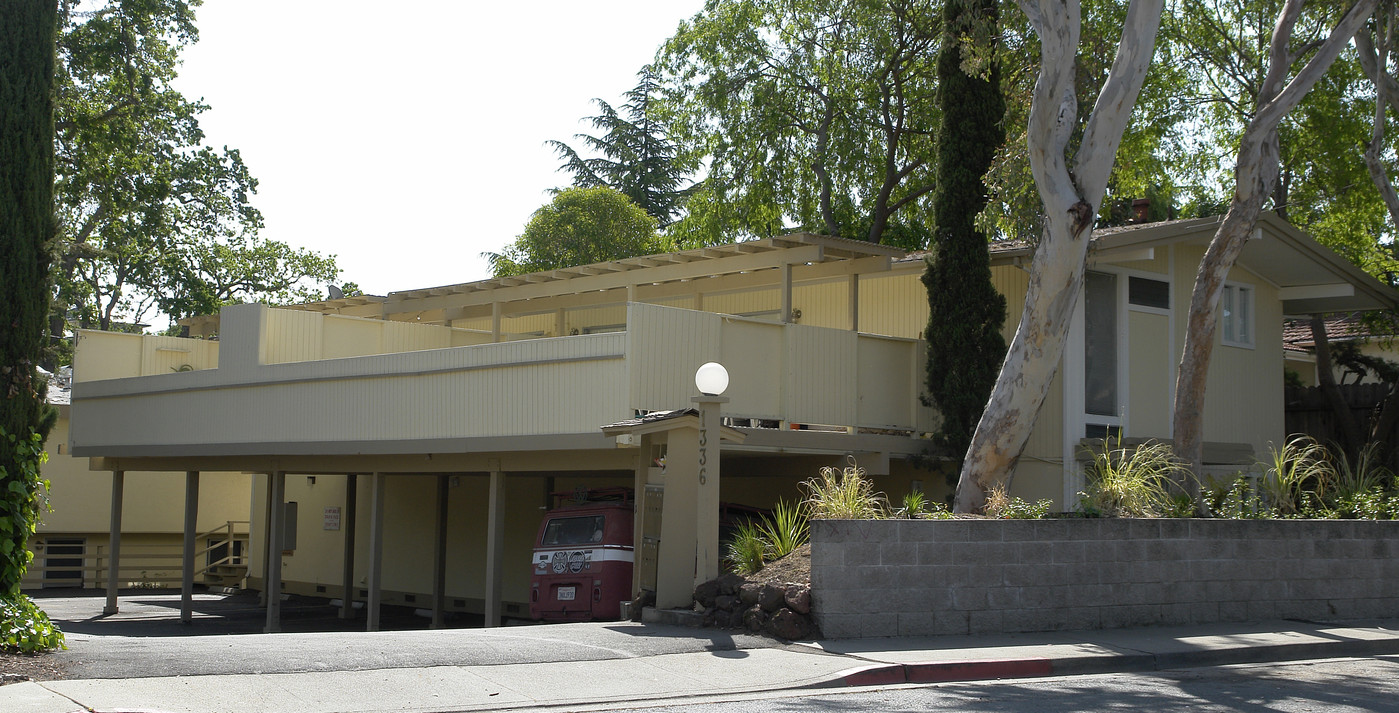 Pine Oak Apartments in Walnut Creek, CA - Building Photo