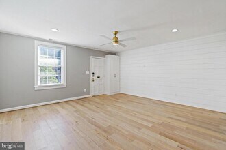 1300 S Cleveland St in Arlington, VA - Building Photo - Building Photo
