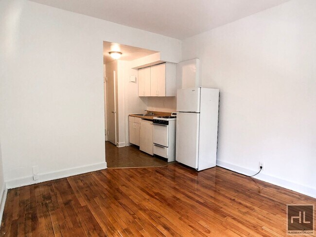 East 61 Street in New York, NY - Building Photo - Building Photo