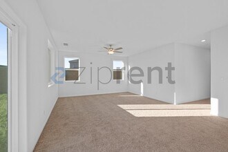 10512 Santana Ln in Stockton, CA - Building Photo - Building Photo