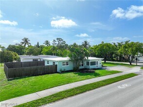 1011 10th Ave N in Naples, FL - Building Photo - Building Photo