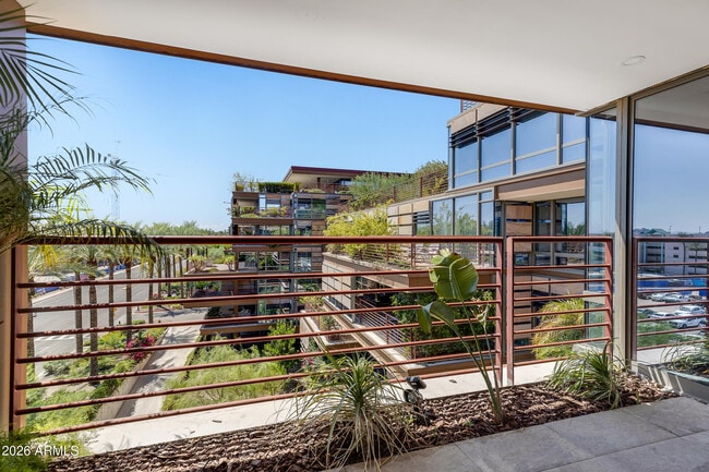 7157 E Rancho Vista Dr in Scottsdale, AZ - Building Photo - Building Photo