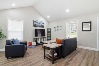 810 Carson St in Jefferson City, TN - Foto de edificio - Building Photo