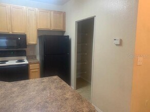 10103 Courtney Oaks Cir in Tampa, FL - Building Photo - Building Photo