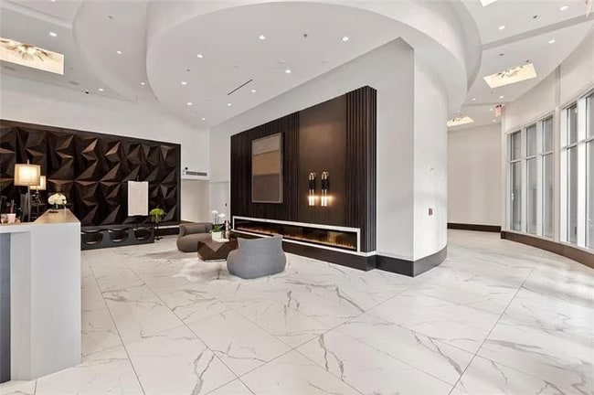 400 W Peachtree St NW in Atlanta, GA - Foto de edificio - Building Photo