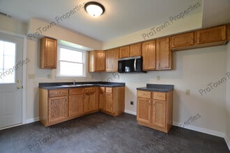 11 E Zarley Blvd in Joliet, IL - Foto de edificio - Building Photo