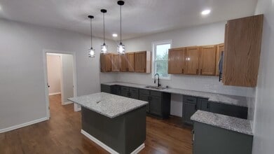 223 Ash St in Tipton, IN - Foto de edificio - Building Photo