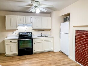25 Main St, Unit 2 in Framingham, MA - Foto de edificio - Building Photo
