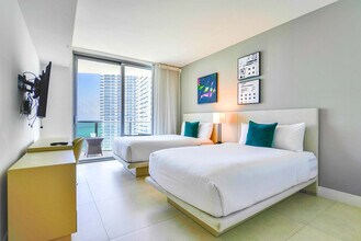 4111 S Ocean Dr in Hollywood, FL - Building Photo - Building Photo