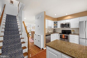 535 Colecroft Ct in Alexandria, VA - Building Photo - Building Photo