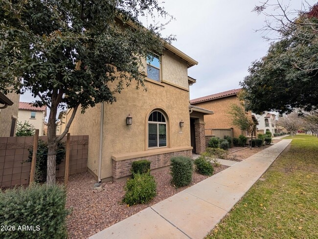 property at 923 S Osborn Ln