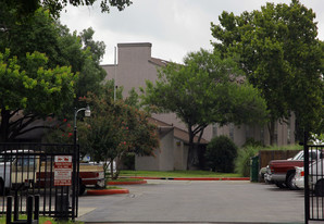 Pin Oak Apartments