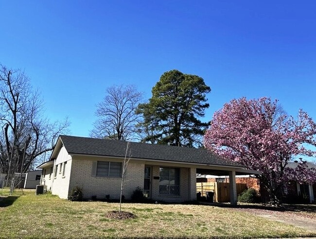 1809 Dennis St in Bossier City, LA - Building Photo - Building Photo
