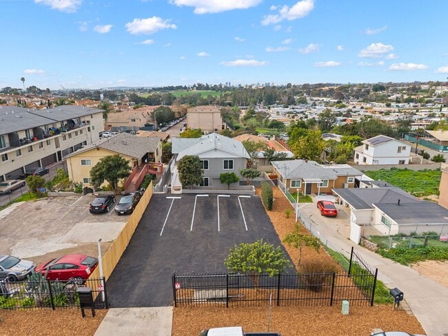 320 Willie James Jones Ave in San Diego, CA - Building Photo - Building Photo