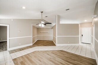 8272 Hamden Rd W in Jacksonville, FL - Building Photo - Building Photo