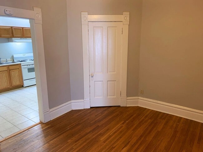 248 1/2 W 5th Ave in Columbus, OH - Foto de edificio - Building Photo