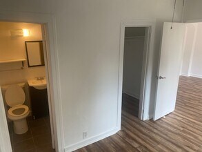 3266 1/2 W Descanso Dr, Unit 3266 in Los Angeles, CA - Building Photo - Building Photo