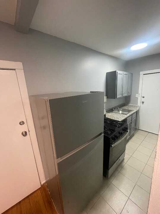 358 W 74th St in Chicago, IL - Building Photo