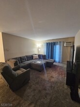 86 Bergen Turnpike in Ridgefield Park, NJ - Foto de edificio - Building Photo