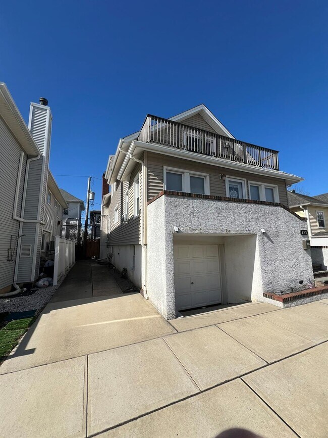 129 Coolidge Ave in Long Beach, NY - Building Photo - Building Photo