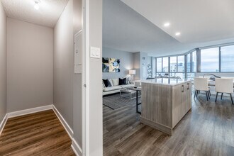 8 Silver Maple Court in Brampton, ON - Building Photo - Interior Photo