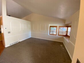 601 Cherry Plum Ct in Sandy, UT - Building Photo - Building Photo