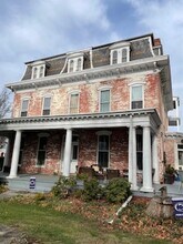 1901 E Market St, Unit 3rd floor west in York, PA - Foto de edificio - Building Photo