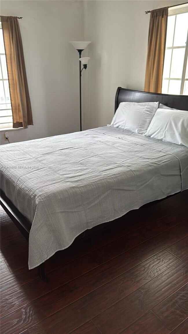 4920 NW 79th Ave, Unit 204 in Doral, FL - Foto de edificio - Building Photo