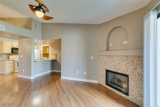 950 Seven Hills Dr, Unit 727 in Henderson, NV - Building Photo - Building Photo
