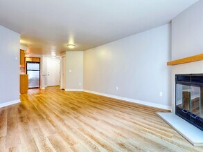 Strata on California in Seattle, WA - Foto de edificio - Building Photo