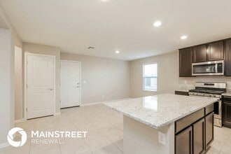 8235 W Albeniz Pl in Phoenix, AZ - Building Photo - Building Photo