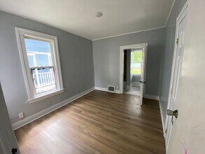 527 W Cedar St-Unit -UNIT 1 in Kalamazoo, MI - Building Photo - Building Photo