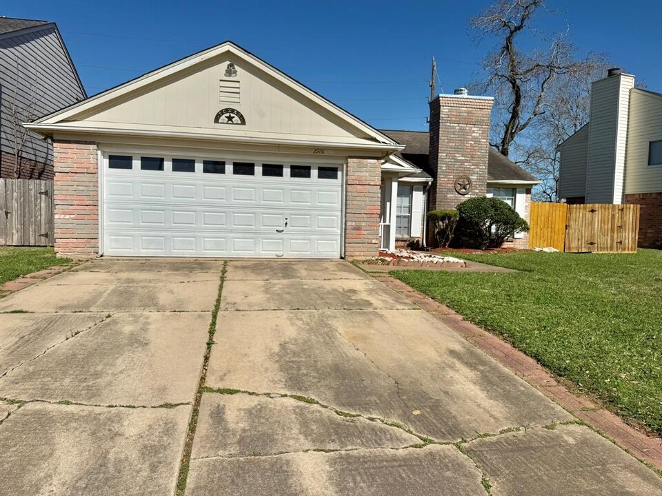 2926 Mesquite Dr in Sugar Land, TX - Building Photo