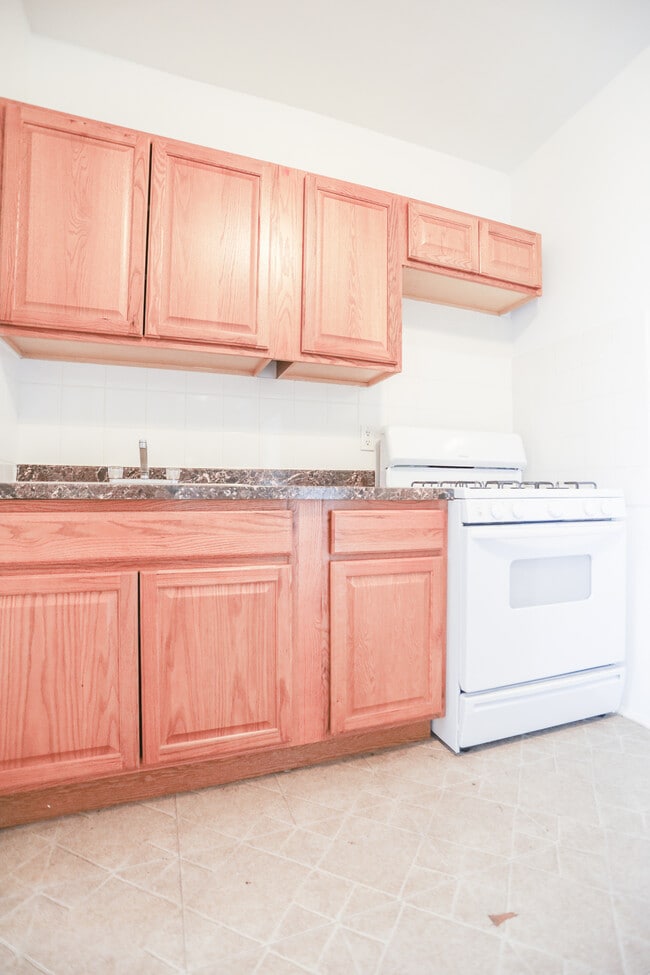 3938 W Roscoe St, Unit #2C