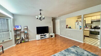 1107 Woodhaven Dr in Edison, NJ - Building Photo - Building Photo